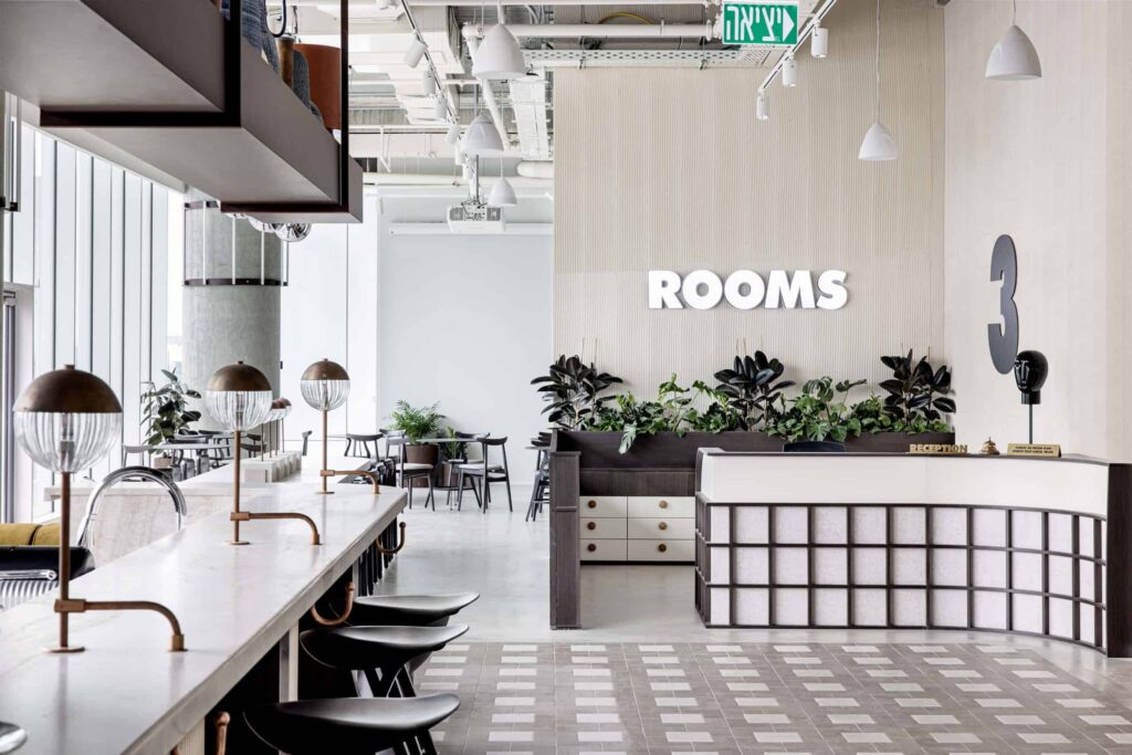 ROOMS אקרו חלל עבודה עם משרדים בתל אביב
